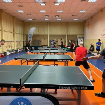 Na boisku i przy tenisowym stole. MOSiR Radomsko gra z WOŚP