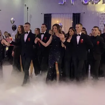 Szampańska zabawa studniówkowa ZSE w Radomsku