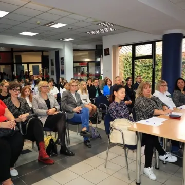 W bibliotece pięknie czytali