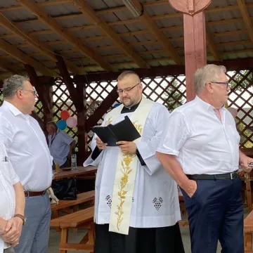 W Sudzinku otwarto nową drogę. Wstęgę przecinał m.in. wicemarszałek Sejmu RP