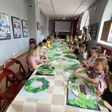 Emocje i wiosna na warsztatach kartonowych w Muzeum Regionalnym w Radomsku