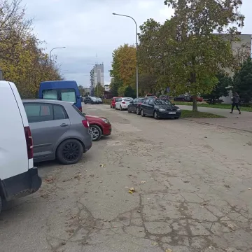 Problem z parkowaniem przy Starym Cmentarzu w Radomsku