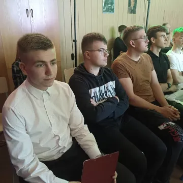 Uczniowie „elektryka” wystawili „Zemstę” Aleksandra Fredry