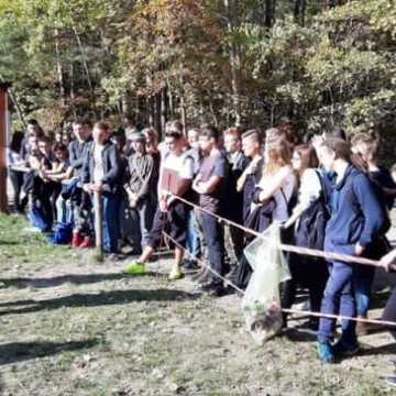 Uczniowie z Kleszczowa na strzelnicy w Jasieniu