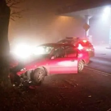 Wypadek na ul. Narutowicza. Kierowca uciekł z miejsca wypadku