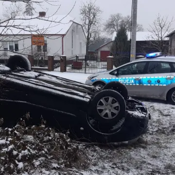 Gm. Gidle: Jechała za szybko i dachowała