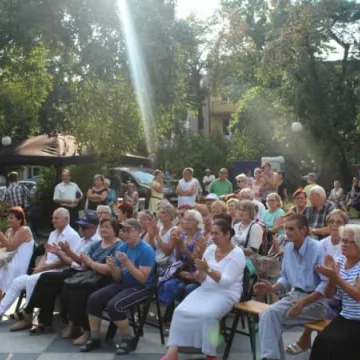 O miłości śpiewem