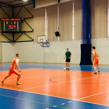 Remis w meczu na szczycie radomszczańskiej halówki