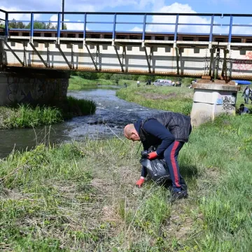 Setki kilogramów śmieci usunięto z Warty