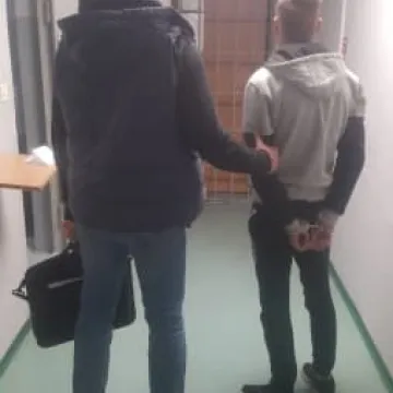 Policja zatrzymała dwóch 19-letnich złodziei z Radomska