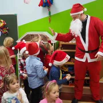 Odblaski od Świętego Mikołaja i policjantów