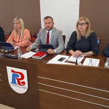 Sprawa oddziału dziecięcego zdominowała dyskusję o wotum zaufania dla Zarządu Powiatu Radomszczańskiego