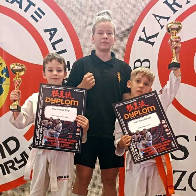 Podwójny złoty dorobek karateków Bushi Radomsko