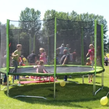 Barwny korowód z okazji Dnia Dziecka