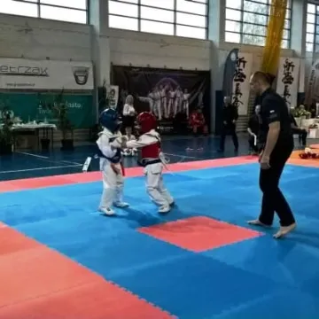 Pięć medali dla karateków z 