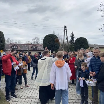 Tłumy motocyklistów i mieszkańców w Strzałkowie. Kolejna Moto Święconka za nami