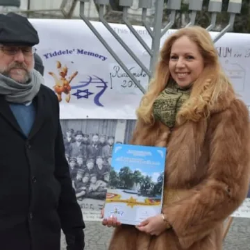 Zapalili chanukowe świece na placu 3 Maja w Radomsku