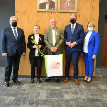 „Złoci” małżonkowie odznaczeni medalami