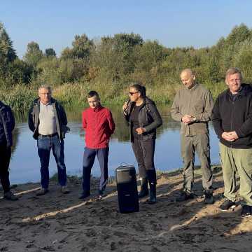 [WIDEO] Sprzątanie Pilicy w ramach akcji „Misja Czysta Rzeka” – mieszkańcy ruszyli do działania