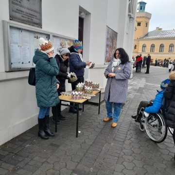 [WIDEO] Orszak Trzech Króli 2025 w Radomsku. „Kłaniajcie się królowie!”