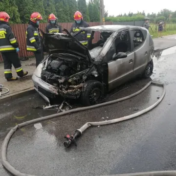 Na ul. Przedborskiej w Radomsku spłonął samochód