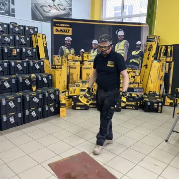 Akademia DeWalt w „Mechaniku”. Prestiżowy program tylko dla 10 szkół w kraju