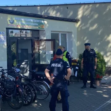 Ewakuacja ZSP 1 w Radomsku. Był pożar, strzały i osoby ranne