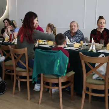 Świąteczne serca otwarte dla innych. Spotkanie PCK w Oranżerii