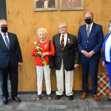 „Złoci” małżonkowie odznaczeni medalami