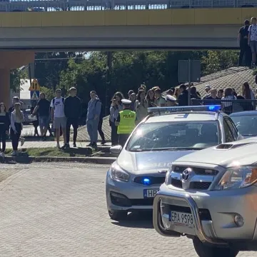 Ewakuacja ZSP 1 w Radomsku. Był pożar, strzały i osoby ranne