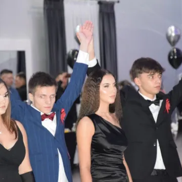 Szampańska zabawa studniówkowa ZSE w Radomsku