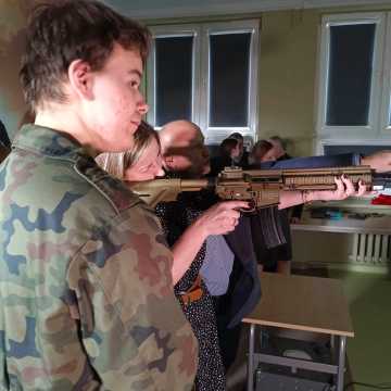 W ZSP w Kamieńsku oddano do użytku wirtualną strzelnicę