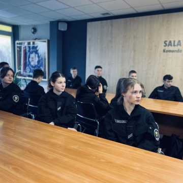 Uczniowie „mechanika” z wizytą w KPP w Radomsku