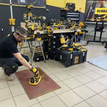 Akademia DeWalt w „Mechaniku”. Prestiżowy program tylko dla 10 szkół w kraju