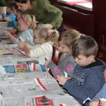 Przedszkolaki poznają niepodległość