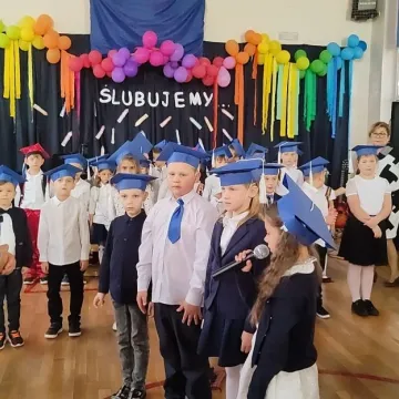 Pierwszaki ślubowały w PSP nr 7 w Radomsku