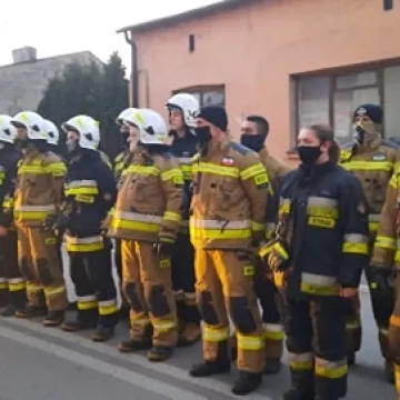 Nowy wóz strażacki w garażu druhów OSP Kamieńsk