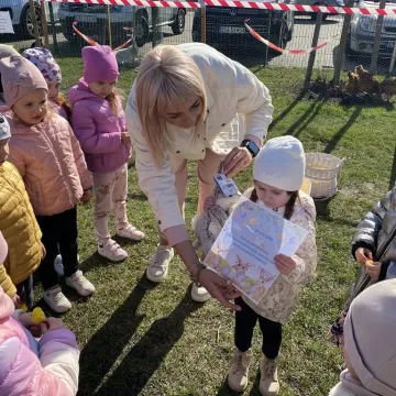 Zajączek ukrył się w PP nr 5 w Radomsku. Dzieci ruszyły na poszukiwania