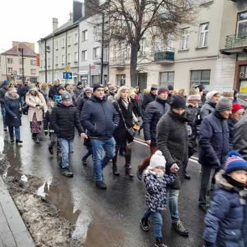 [WIDEO] Orszak Trzech Króli 2025 w Radomsku. „Kłaniajcie się królowie!”