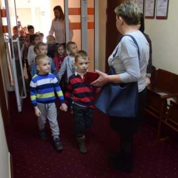 Przedszkolaki z wizytą w urzędzie miasta