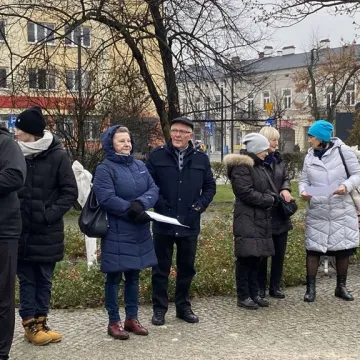 Chanuka w Radomsku. Było odpalenie świec, śpiew i pączki