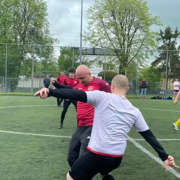 Żubry i Online Team z kompletem punktów w Lidze „Szóstek” w Radomsku