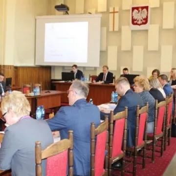 Miasto dofinansuje renowację klasztornej dzwonnicy oraz grobu na Cmentarzu Starym 