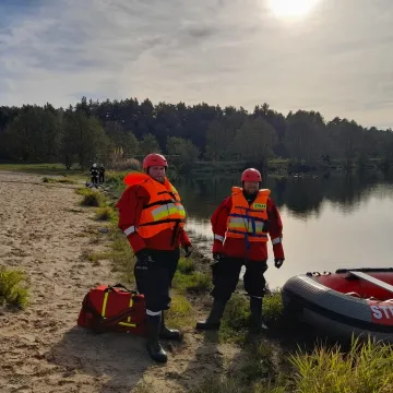 Strażackie manewry przy zalewie w Zakrzówku Szlacheckim