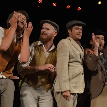 Teatr na leżakach, choć pod dachem