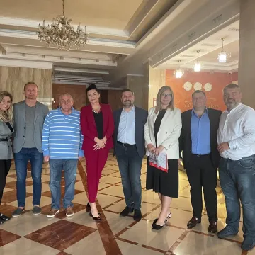 Władze powiatu radomszczańskiego na urodzinach miasta Równe