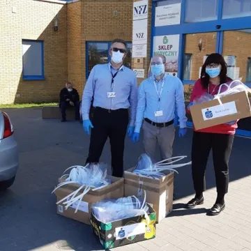 Pół tysiąca przyłbic dla szpitala od pracowników Banku PKO BP w Radomsku