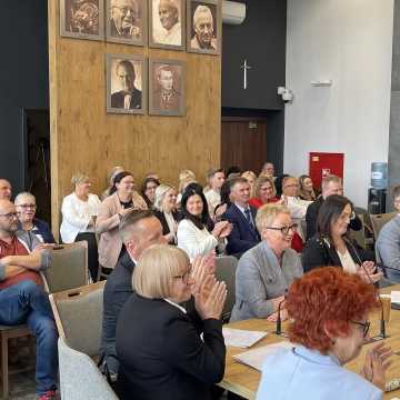 I sesja Rady Miejskiej w Radomsku Kadencji 2024-2029. Rafał Dębski Przewodniczącym Rady Miejskiej