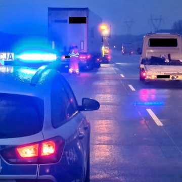 [AKTUALIZACJA] Śmiertelny wypadek na A1. Kierowca ciężarówki najprawdopodobniej zasłabł i uderzył w bariery
