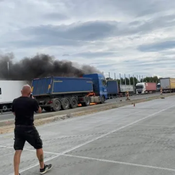 Ciężarówka w ogniu na A1